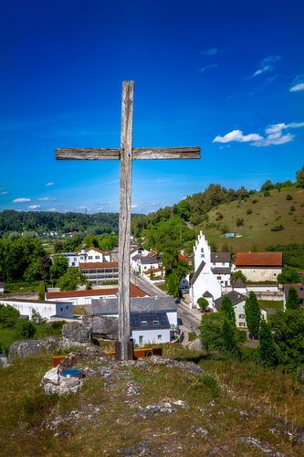 Croix en bois sur le Kirchberg de Pfünz près d'Eichstätt
