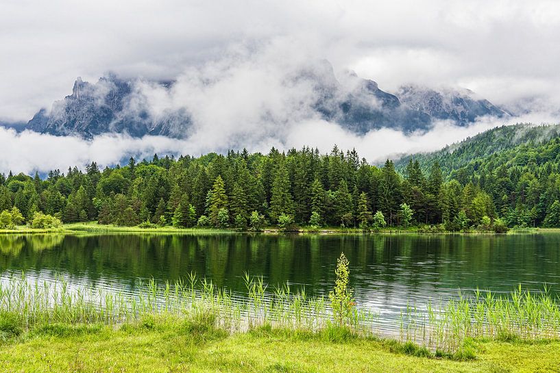 Blick über den Lautersee auf das Karwendelgebirge bei Mittenwal von Rico Ködder