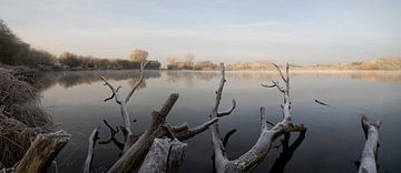 Sunrise at the lake 2. by Bart Ceuppens