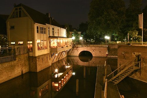 Der Fluss Binnendieze von Den Bosch bei Nacht