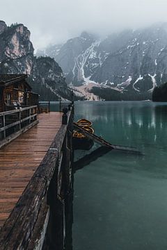 Lake in the Dolomites van michael regeer
