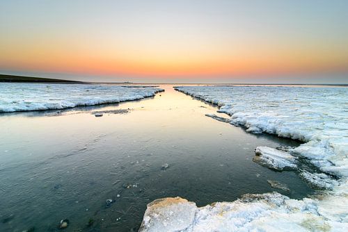 IJs- en zeelandschap op het wad in de Waddenzee
