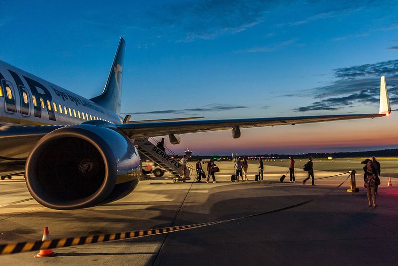 Unloading - Passagierflugzeug von Aen Seavherne