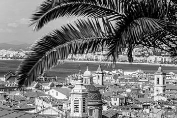 Oude stad van Nice aan de Côte d'Azur - monochroom van Werner Dieterich