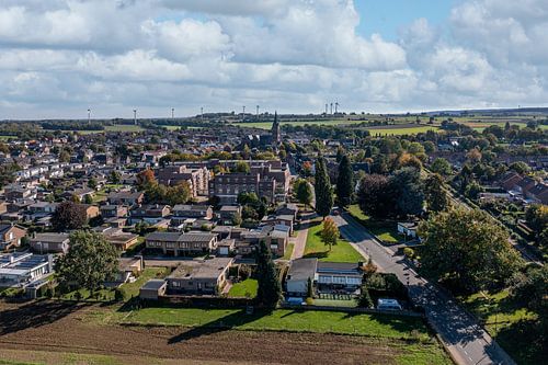 Panorama aérien du village-église de Bocholtz dans le sud du Limbourg