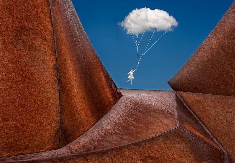 Une danseuse de ballet sur un nuage par Marcel van Balken