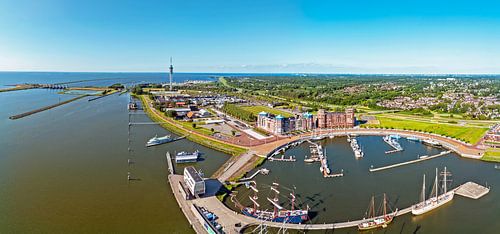 Luchtfoto panorama van de stad en haven van Lelystad aan het IJsselmeer in Nederland
