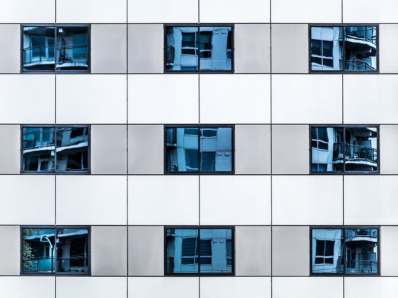 Reflection | reflection in windows by Marianne Twijnstra