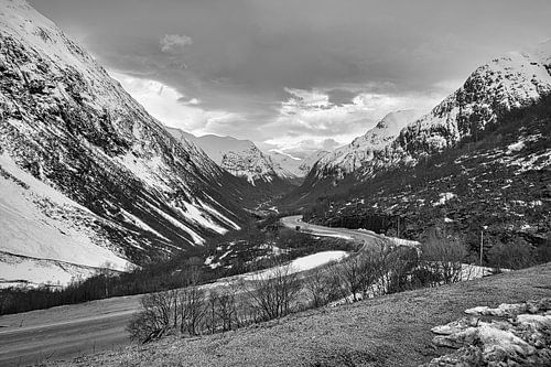 Road leading through the Norwegian high mountains in black and white