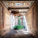 Verlassene Villa in starkem Verfall. von Roman Robroek – Fotos verlassener Gebäude Miniaturansicht