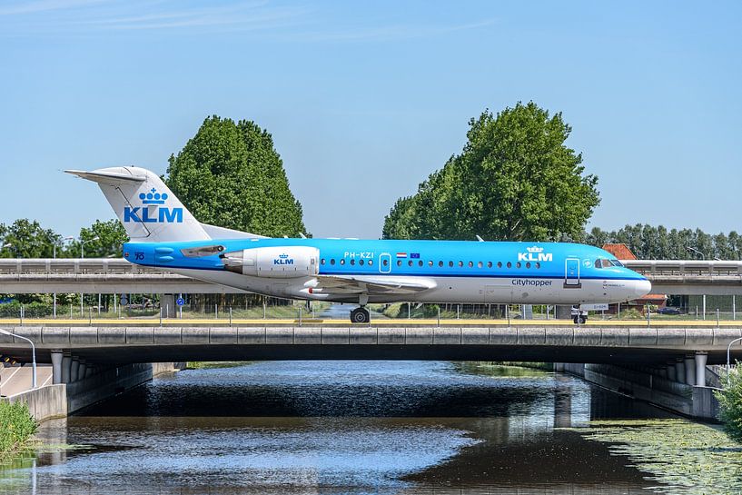 KLM Cityhopper Fokker 70 (PH-KZI). by Jaap van den Berg