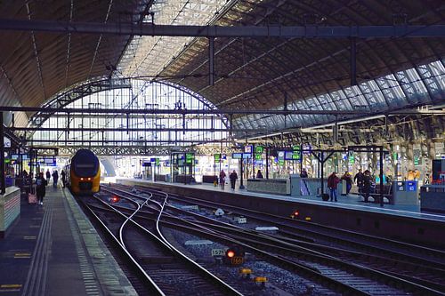 Tussen de platforms