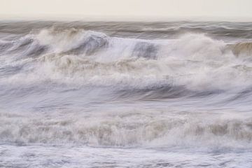 Noordzee in abstracte vorm bij een storm van eric van der eijk