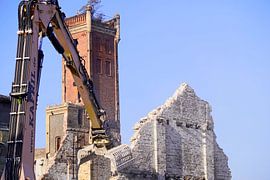 Demolition of the storage building of the complex Böllberger Mühle in Halle