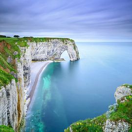 Étretat, la Manneporte natuurlijke boog. Normandië, Frankrijk