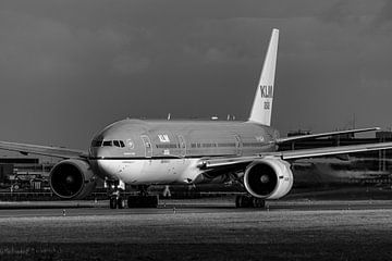 Taxiënde KLM Boeing 777-200. van Jaap van den Berg