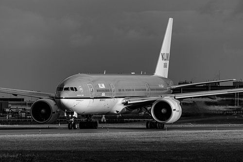 Taxiënde KLM Boeing 777-200.