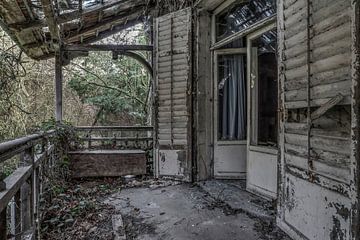 Veranda to abandoned house by Kristel van de Laar