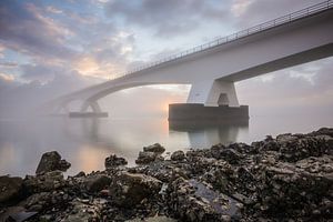 Sonnenaufgang an der Zeelandbrücke von Max ter Burg Fotografie