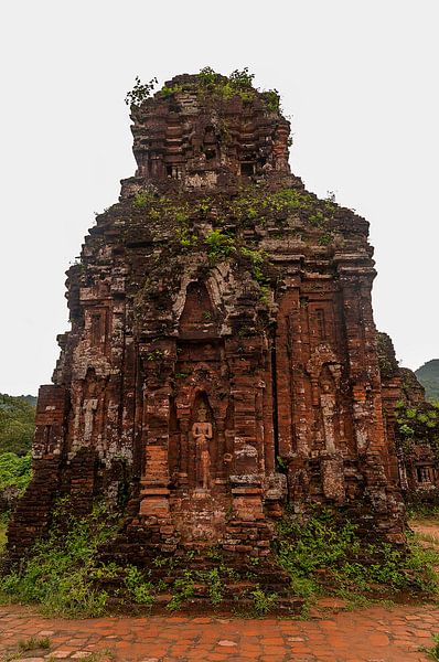 Thu Bồn: Mỹ Sơn Ruïnes by Maarten Verhees