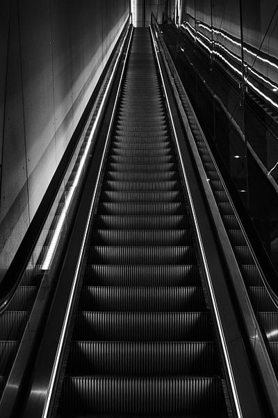 escalator on sation by Bart Rondeel