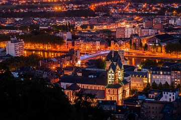 Liège pendant le soir sur Bert Beckers