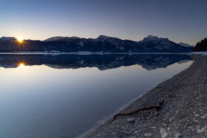 Zonsopgang bij het meer van Forggen van Andreas Müller