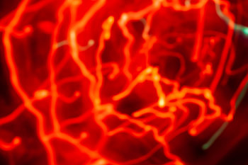 Bougie mobile abstraite en rouge
