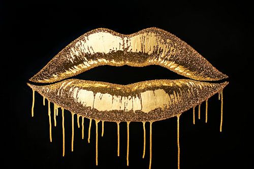 Golden lips with a colour gradient - glamorous