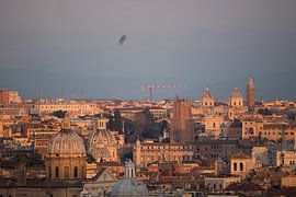 Cityscape with swarming starlings by Jarno van Bussel