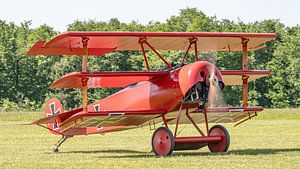 Nachbau eines Fokker DR.1 Dreideckers.