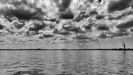 die Wolken über dem Alkmaardermeer an einem schönen Sommertag von Hans de Waay