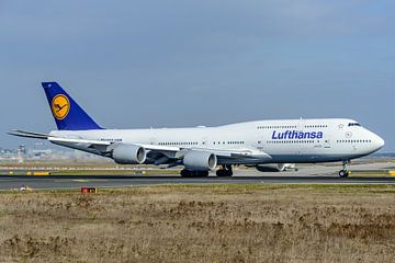 Take-off Lufthansa Boeing B747-8 (D-ABYF).