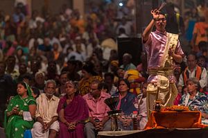 India: Aarti ceremonie (Varanasi)