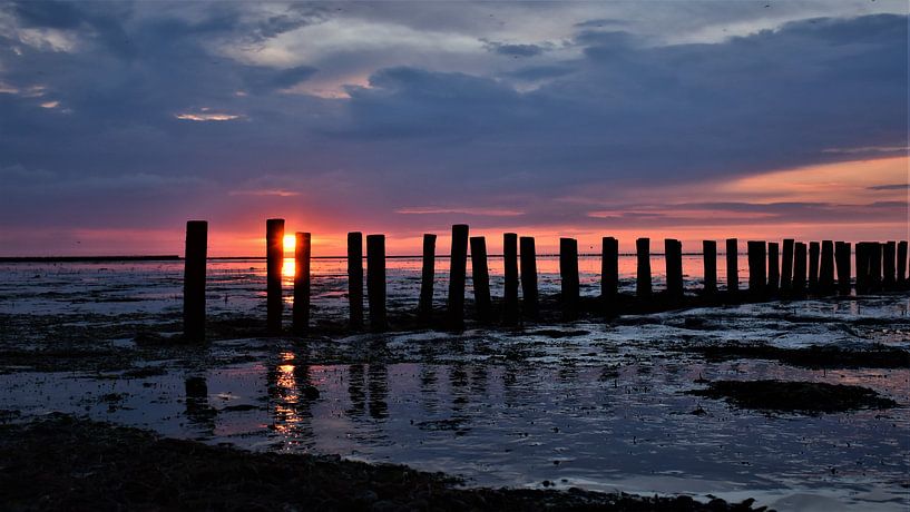 Stemmige zonsondergang / Sunset mood van Henk de Boer