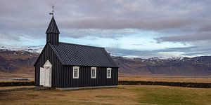 Zwart kerkje IJsland (Búðakirkja) 1 van Albert Mendelewski