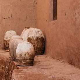 Muur Kasbah Tebi in Aït-Ben-Haddou II – warme aardetinten en authentieke details van Funky Lemons