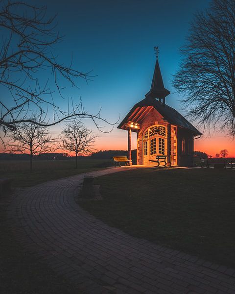 Chapelle dans la lumière du soir par Steffen Peters