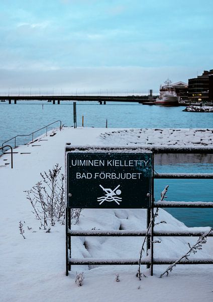 Ruoholahti, Helsinki – „Schwimmen Verboten“ im Winter von Brave Toaster Photos