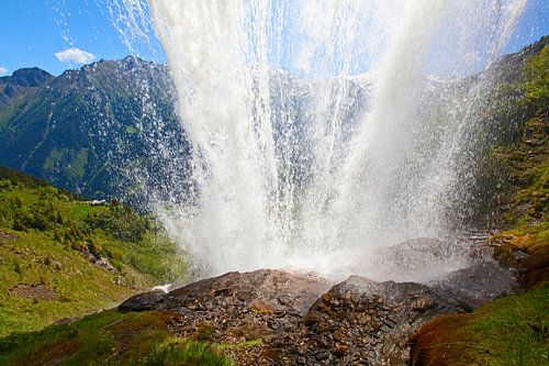 Chute d'eau de Schleierwasserfall dans le Pinzgau