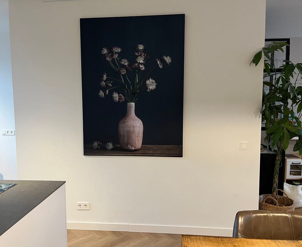 Stilleben mit Astrantia-Zeeuws-Knoten  von Karin Bazuin 