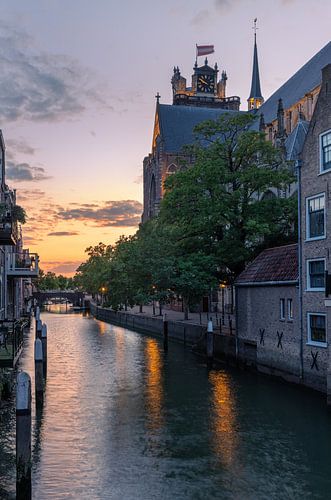 Zonsondergang naast de Grote Kerk in Dordrecht