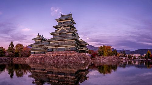 Matsumoto-jo: Paarse Mystiek bij Zonsondergang
