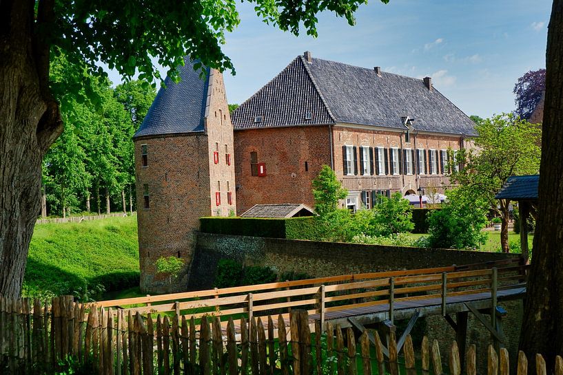 Castle House Bergh by BRONWAREN