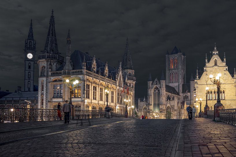 Nachtopname van historisch centrum vanop Sint Michielsbrug, Gent van Daan Duvillier | Regio in de Kijker