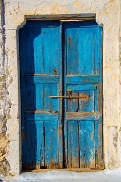 blauwe deur op Mylos, Griekenland van Jan Fritz
