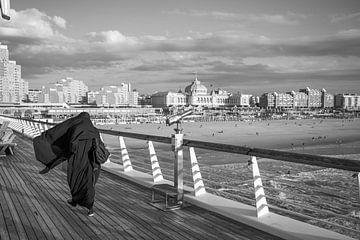 Windy day at the beach by Goitzen van der Veen