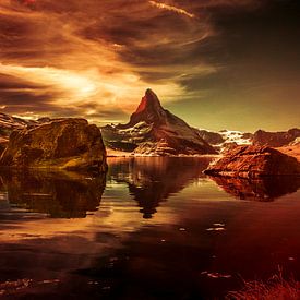 Matterhorn met zijn weerspiegeling in de Stellisee. van Ad Van Koppen