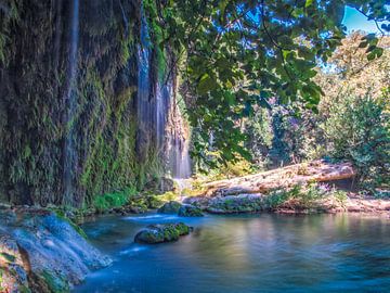 Fallendes Wasser vom Kursunlu-Wasserfall von Nature Life Ambience
