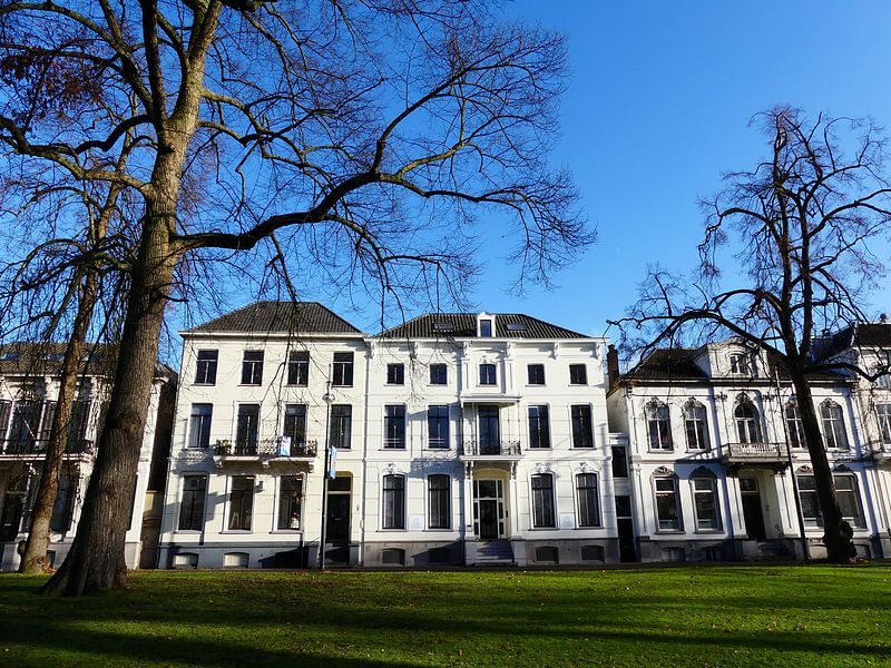 Zicht op de Velperbuitensingel in Arnhem by Petra Dielman